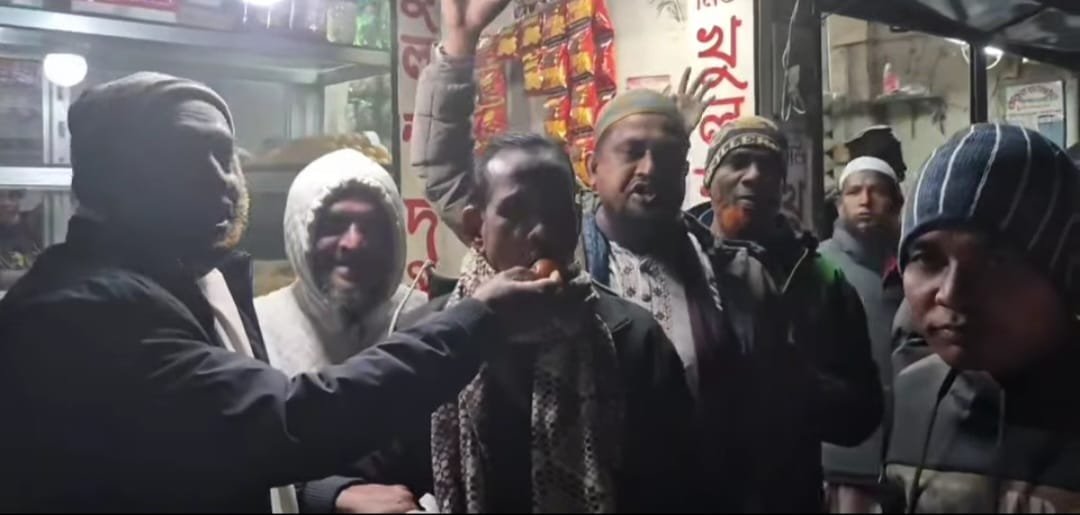 নূরের আসনে বিএনপি'র কমিটি বিলুপ্ত করায় উচ্ছ্বাসিত বিএনপি নেতা কর্মীদের মিষ্টি বিতরণ